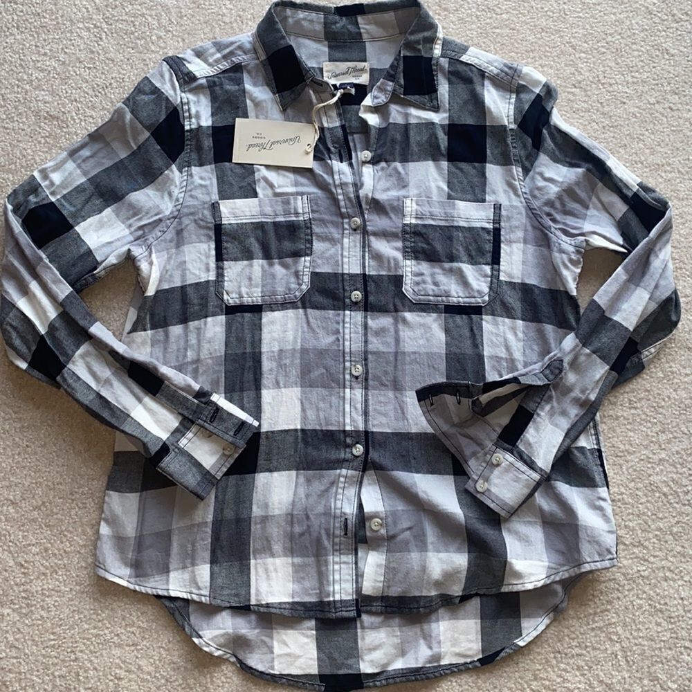 Universal Thread Gray Plaid Button Down Shirt! - Picture 4 of 9